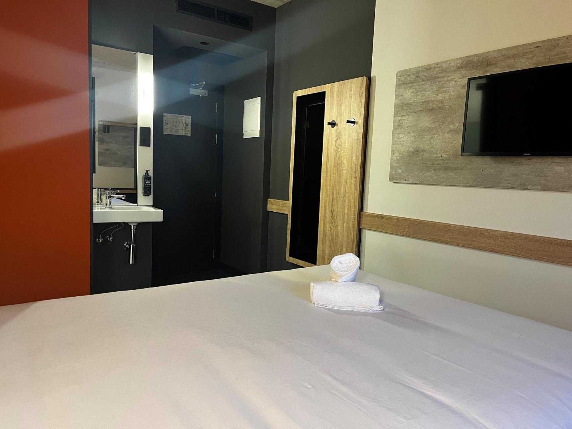 Ibis Budget Madrid Aeropuerto Exterior foto